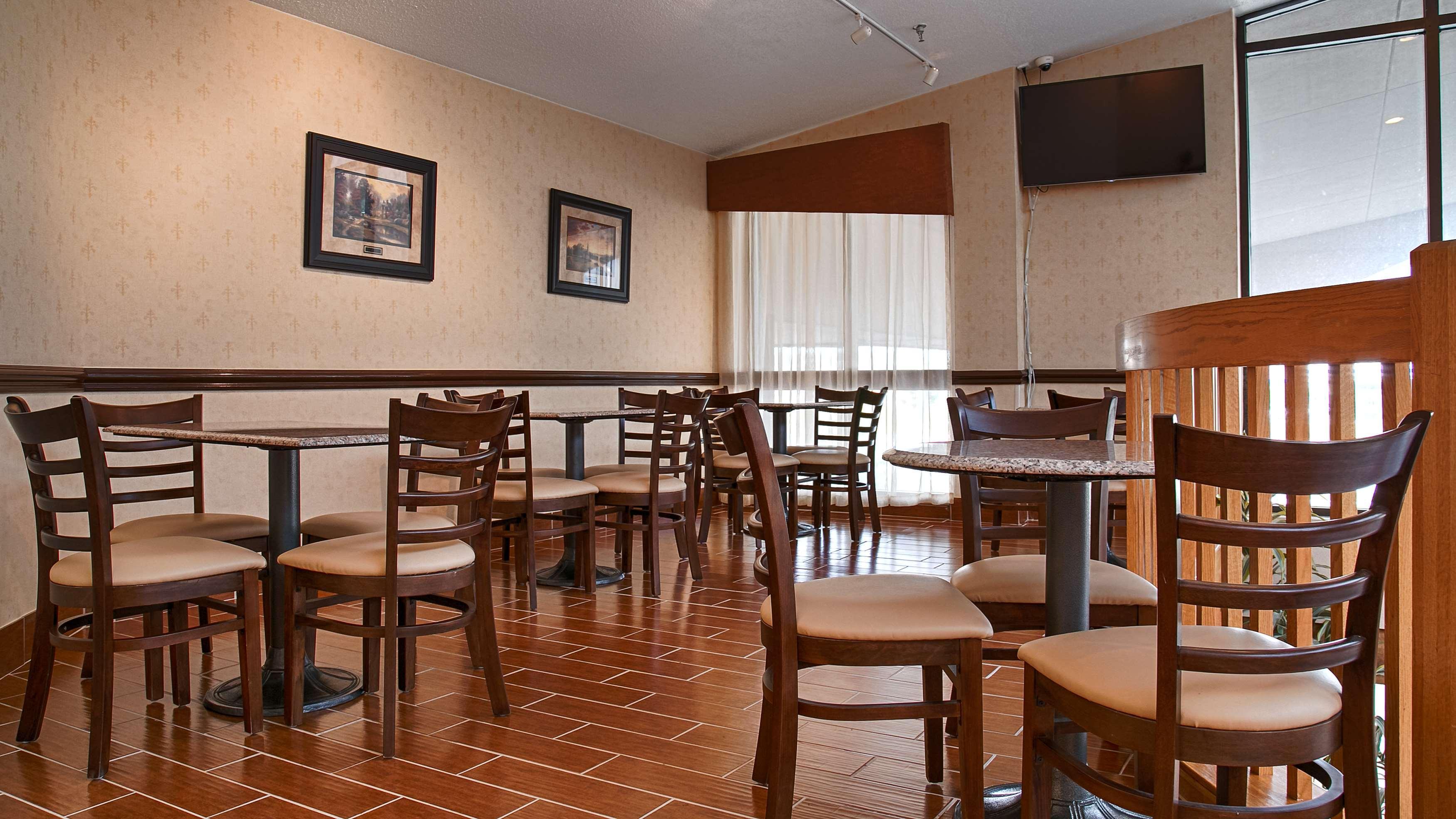 Best Western Hospitality Hotel&Suites Cascade Exterior foto