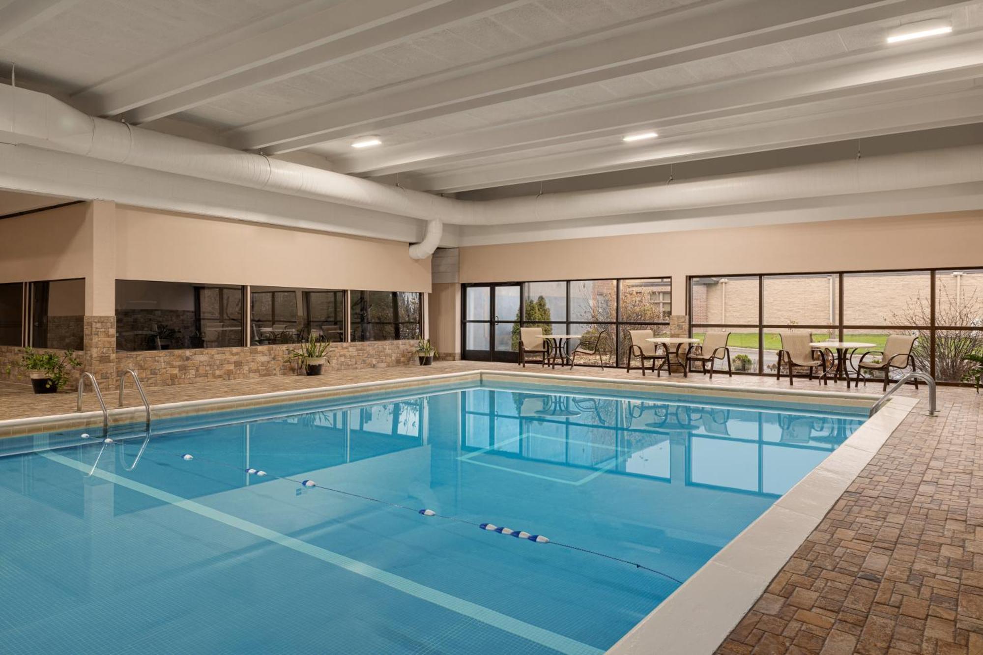 Best Western Hospitality Hotel&Suites Cascade Exterior foto